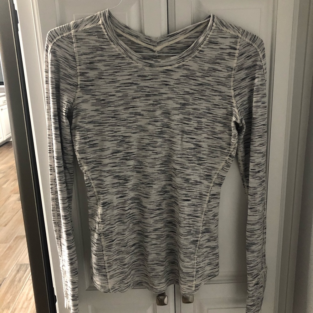 Lululemon Long sleeve shirt with thumb holes